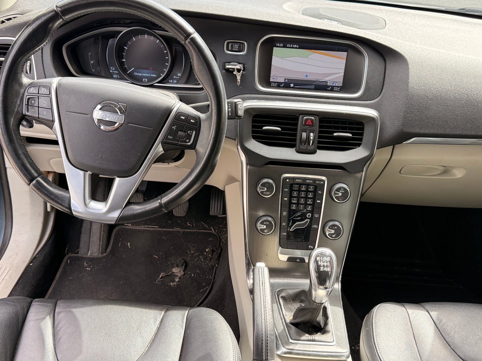 VOLVO V40 T4 Kinetic, Essence, Occasion / Utilisé, Manuelle - 6