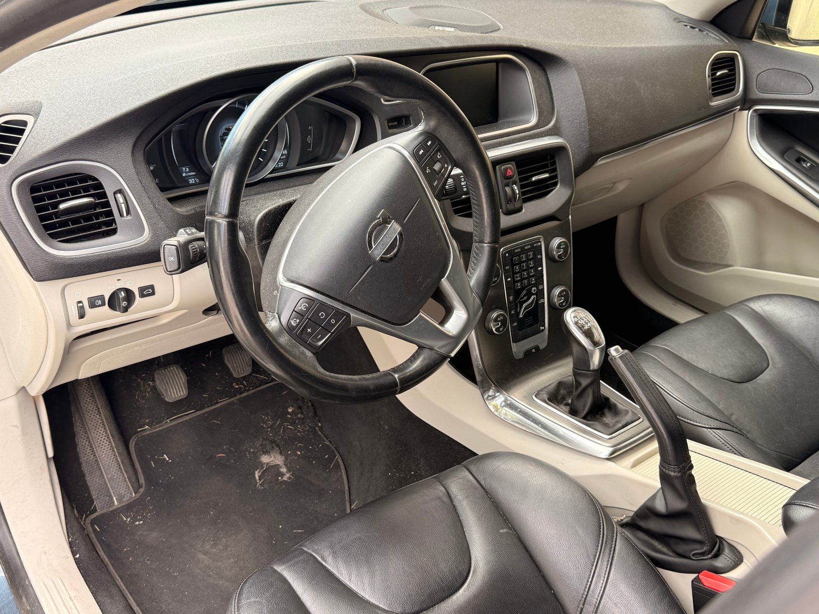 VOLVO V40 T4 Kinetic, Essence, Occasion / Utilisé, Manuelle - 7