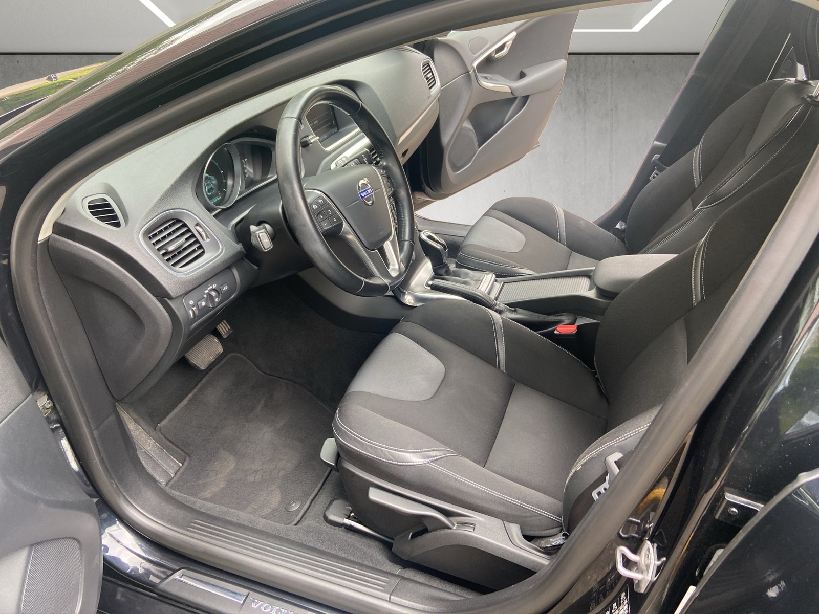 VOLVO V40 D3 Momentum Geartronic, Diesel, Occasion / Gebraucht, Automatik - 7