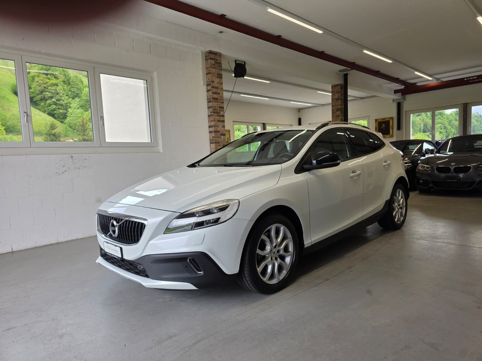 VOLVO V40 D4 Momentum Geartronic, Diesel, Occasion / Utilisé, Automatique - 2