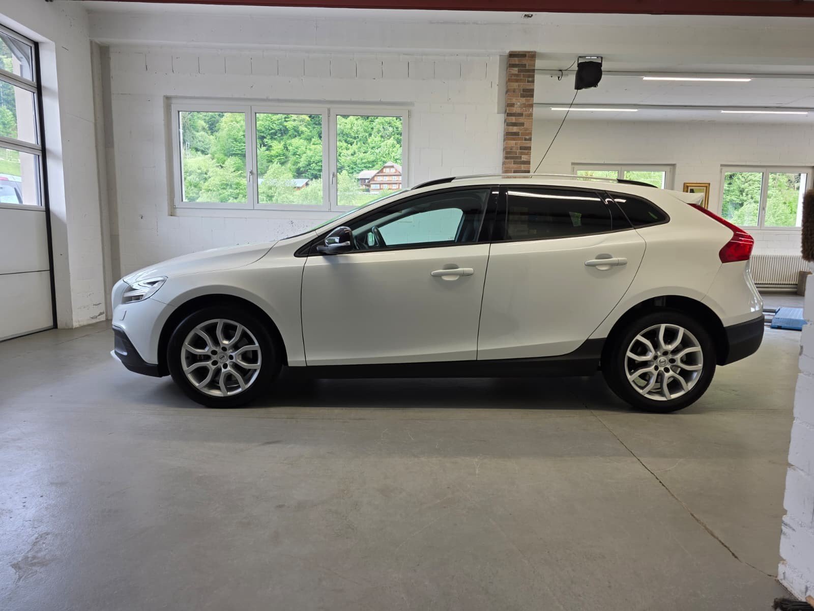 VOLVO V40 D4 Momentum Geartronic, Diesel, Occasion / Utilisé, Automatique - 3