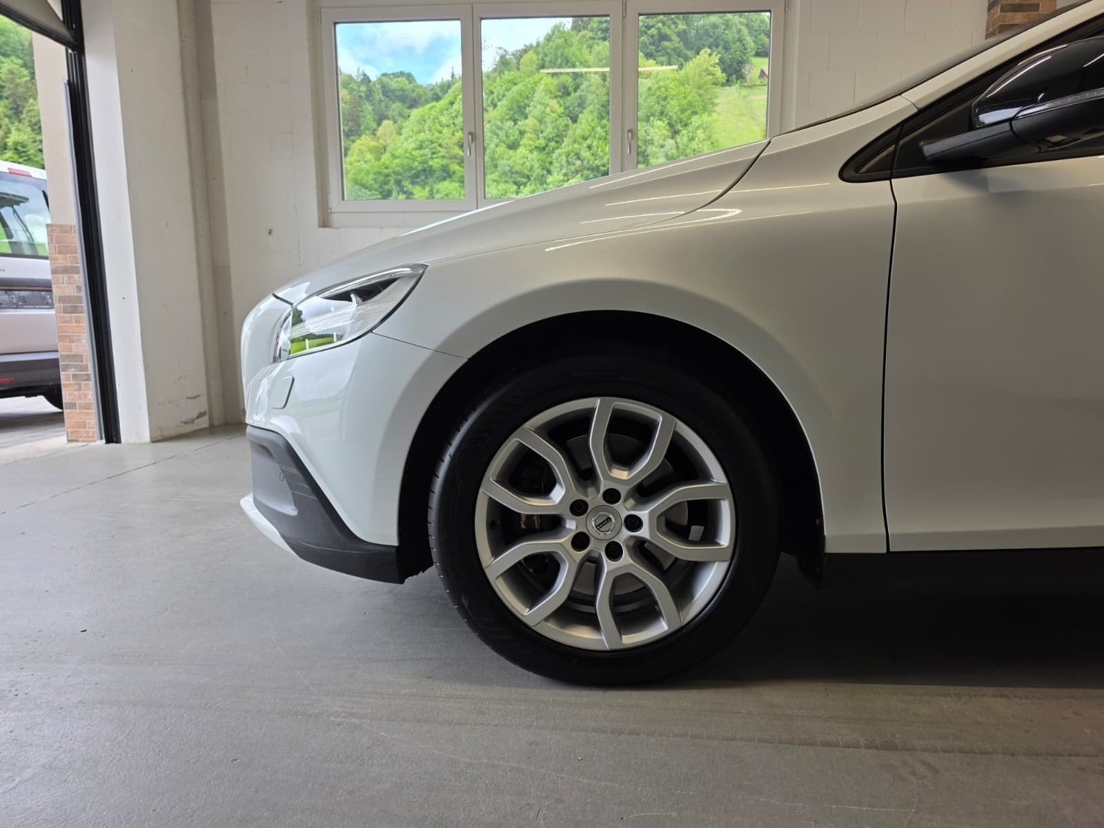 VOLVO V40 D4 Momentum Geartronic, Diesel, Occasion / Utilisé, Automatique - 4
