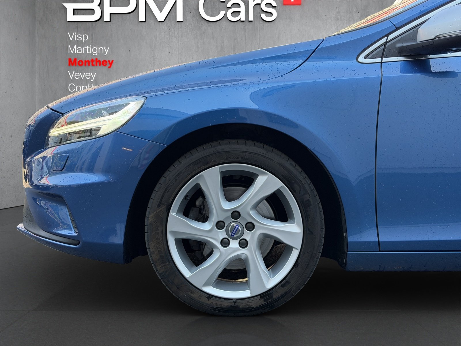 VOLVO V40 T3 Momentum R-Design, Essence, Occasion / Utilisé, Manuelle - 7
