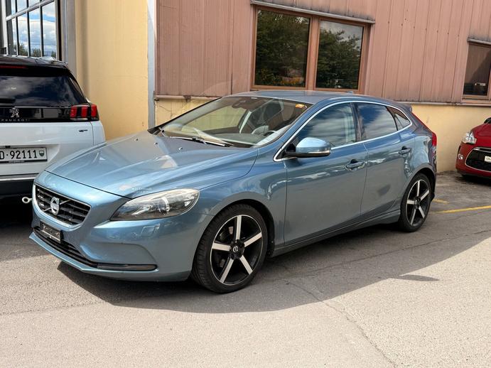 VOLVO V40 T4 Momentum, Essence, Occasion / Utilisé, Manuelle
