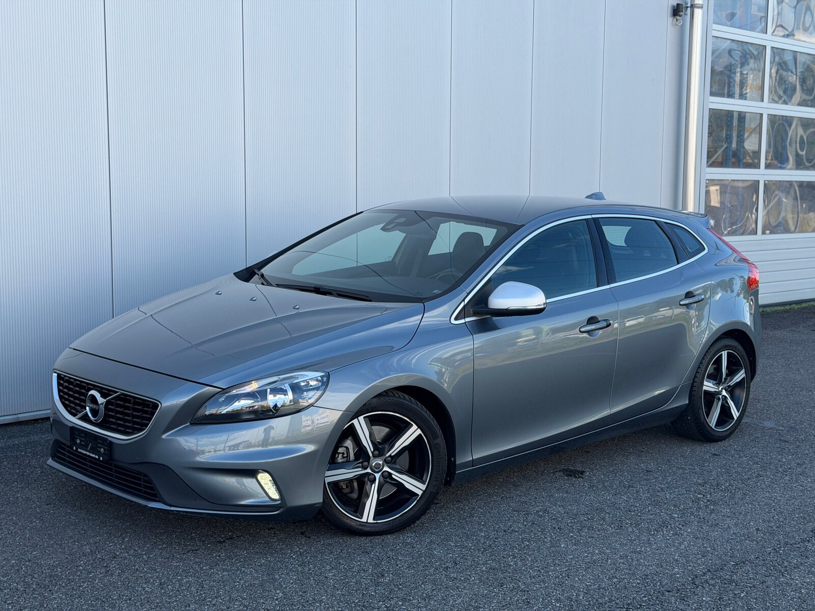 VOLVO V40 D4 Momentum R-Design Geartronic, Diesel, Second hand / Used, Automatic - 6