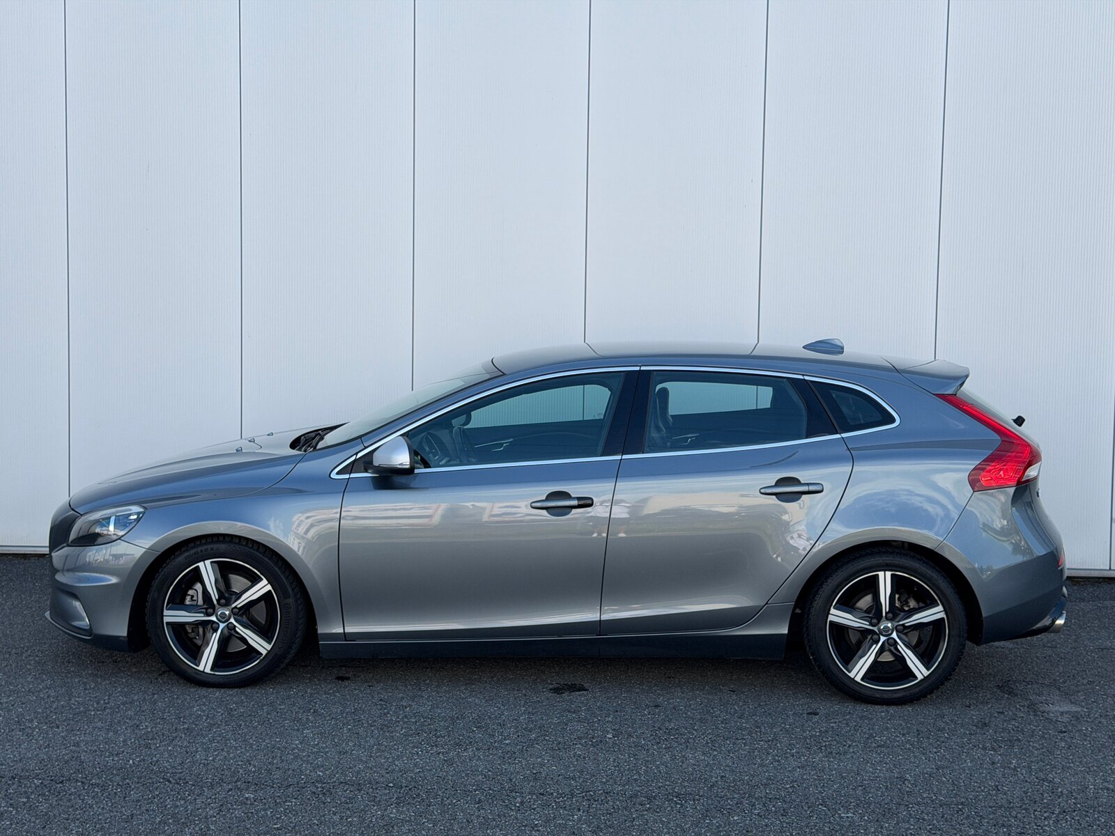 VOLVO V40 D4 Momentum R-Design Geartronic, Diesel, Second hand / Used, Automatic - 7
