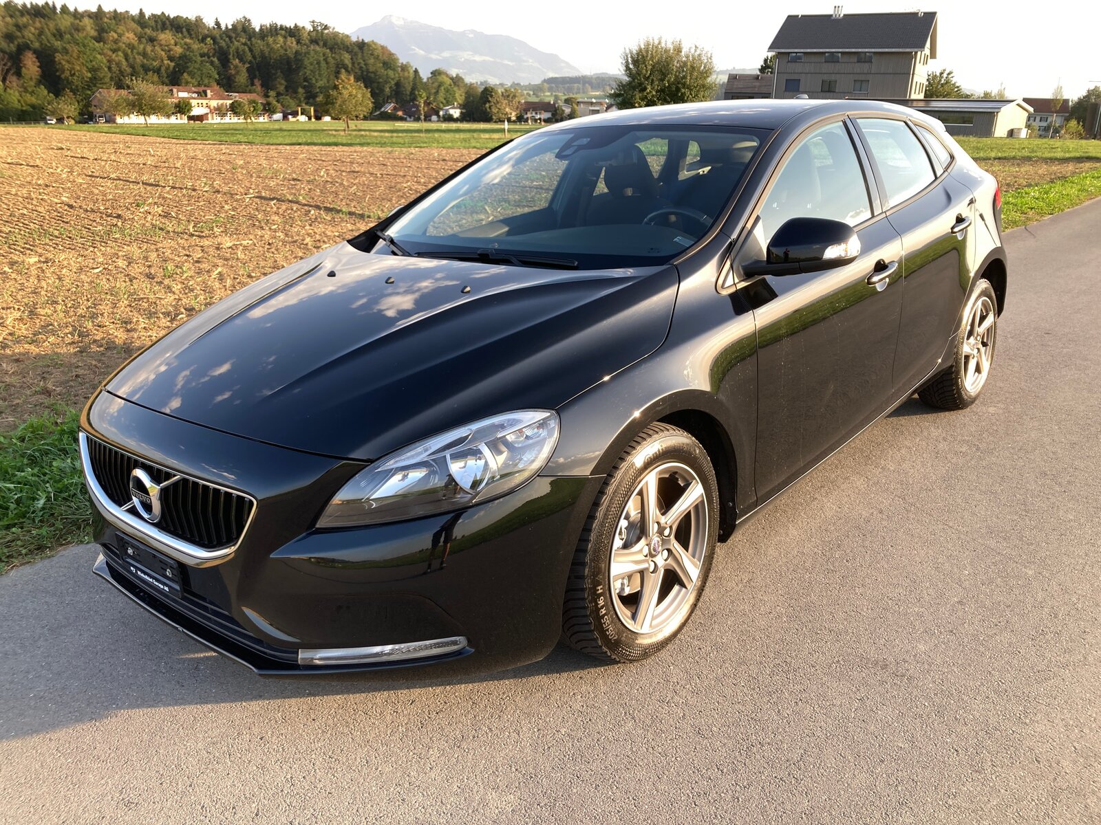 VOLVO V40 D2