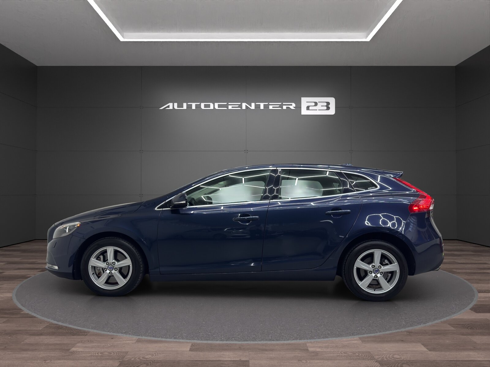 VOLVO V40 D3 Kinetic, Diesel, Occasion / Utilisé, Automatique - 2