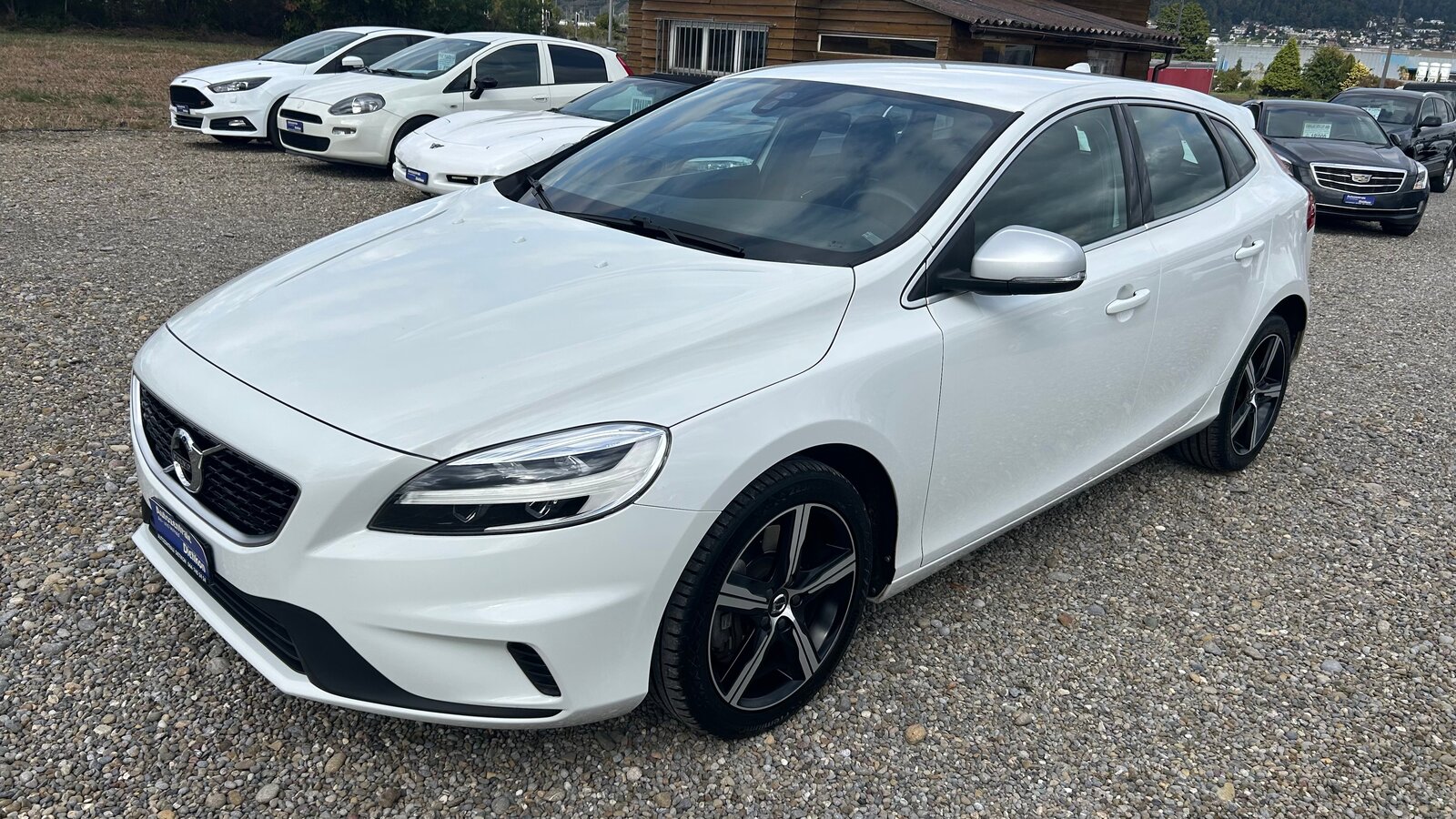 VOLVO V40 D3 Momentum R-Design Geartronic