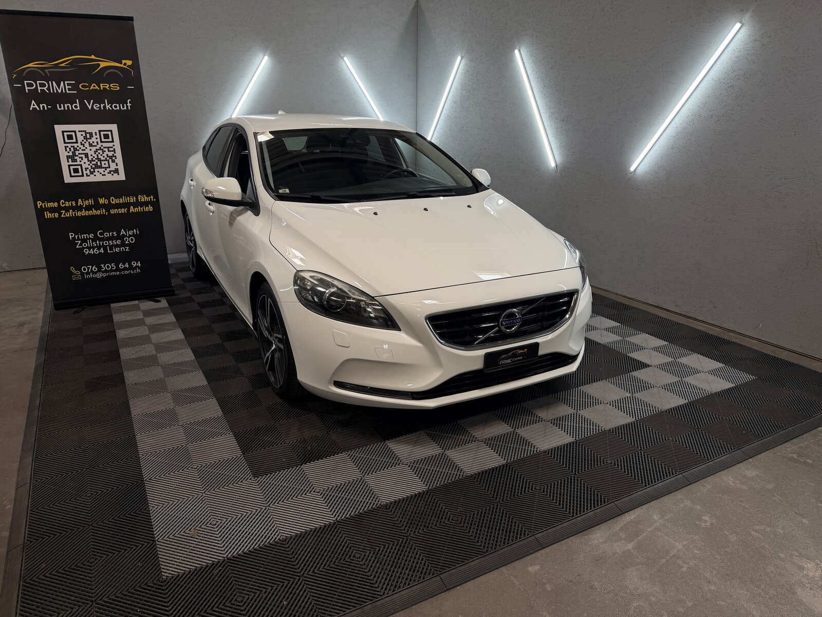 VOLVO V40 T4 Momentum Powershift
