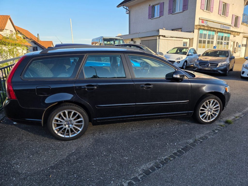 VOLVO V50 2.5 T5 Summum AWD, Petrol, Second hand / Used, Automatic - 2