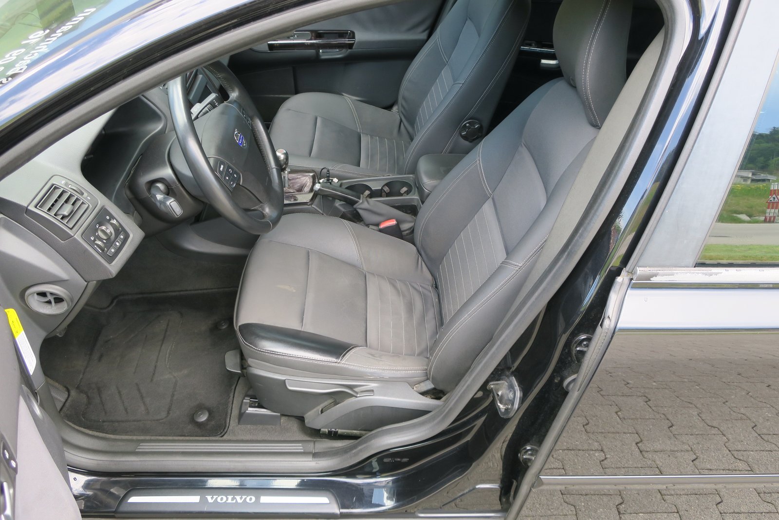 VOLVO V50 T5 Momentum 5-Zylinder Turbo 220PS, Benzina, Occasioni / Usate, Manuale - 5