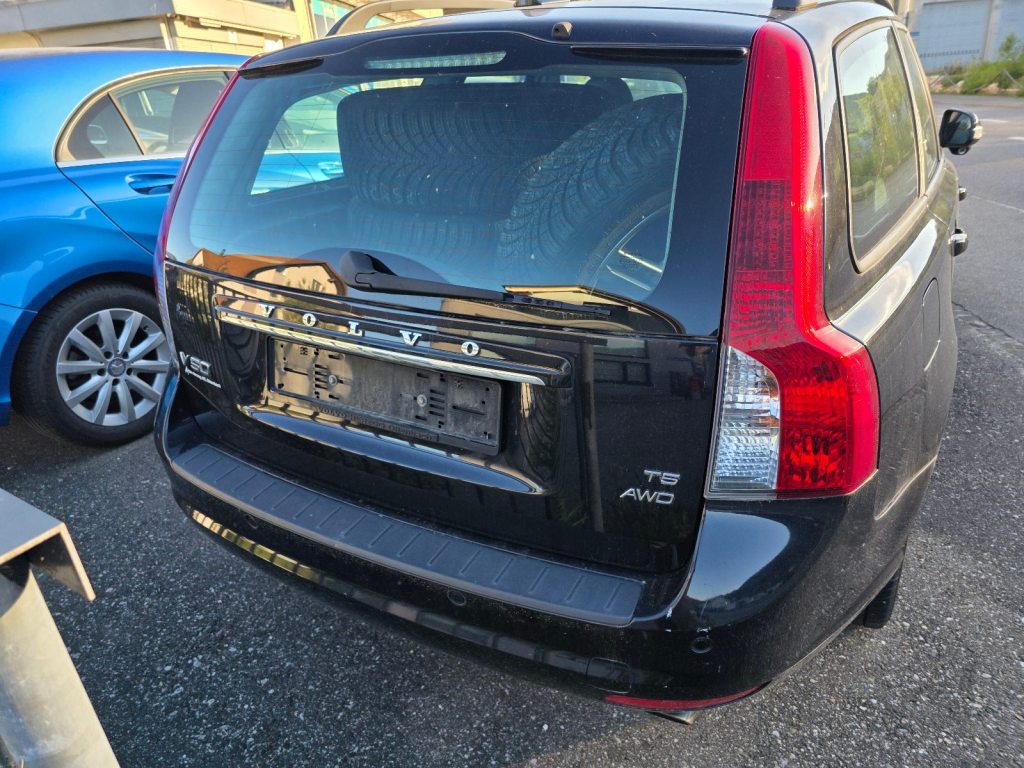 VOLVO V50 2.5 T5 Summum AWD, Petrol, Second hand / Used, Automatic - 3