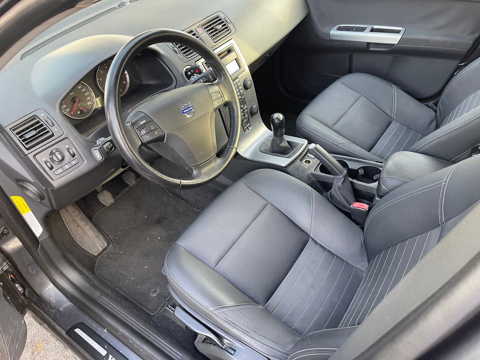 VOLVO V50 2.4 Momentum, Benzin, Occasion / Gebraucht, Handschaltung - 3