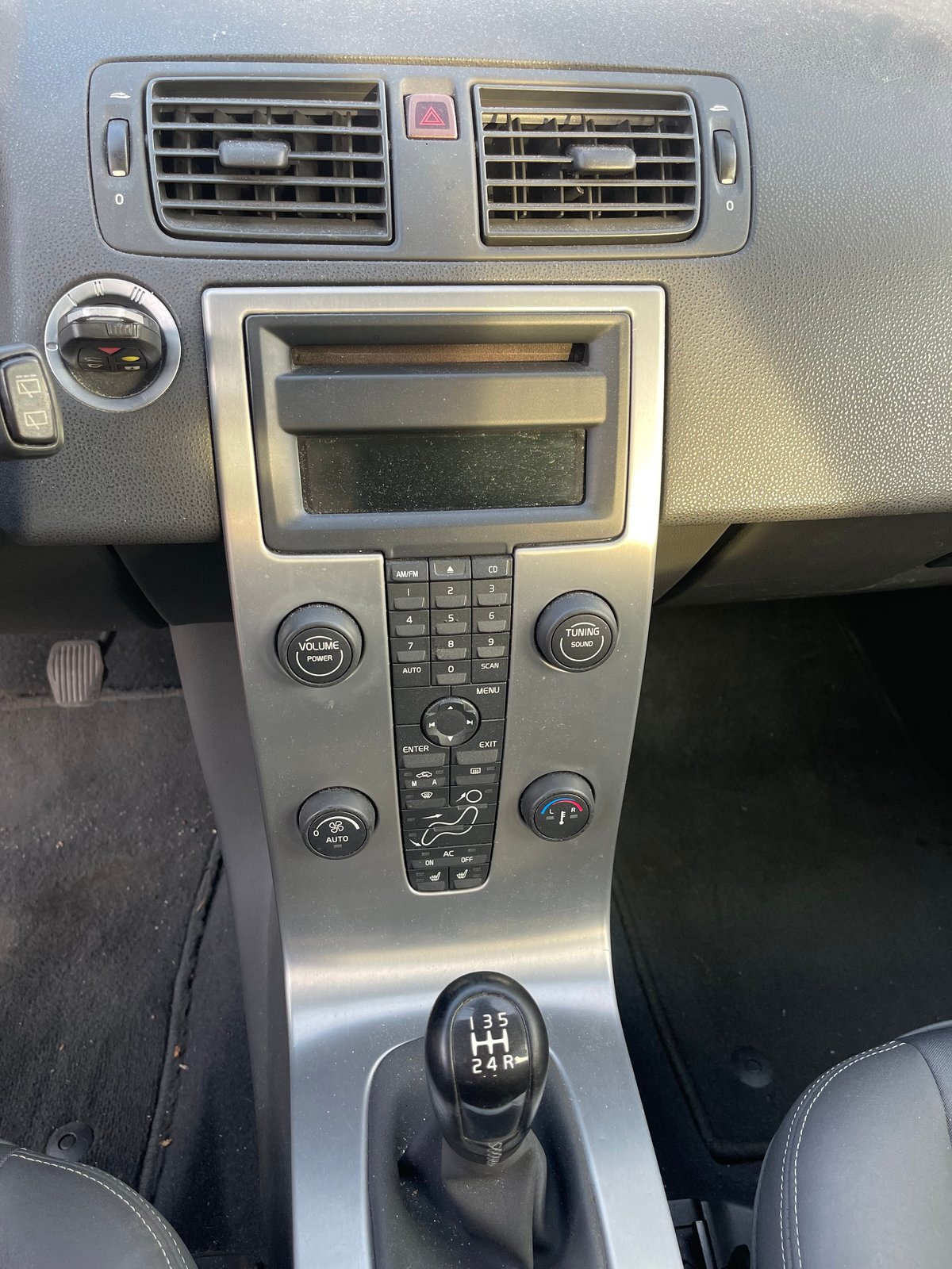 VOLVO V50 2.4 Momentum, Benzin, Occasion / Gebraucht, Handschaltung - 4
