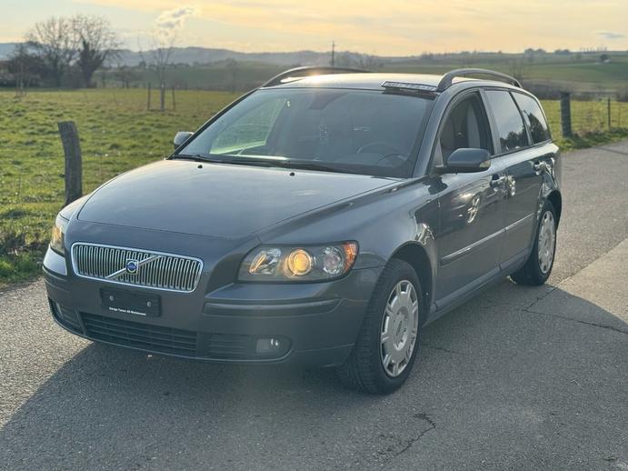 VOLVO V50 2.4I Momentum, Essence, Occasion / Utilisé, Manuelle