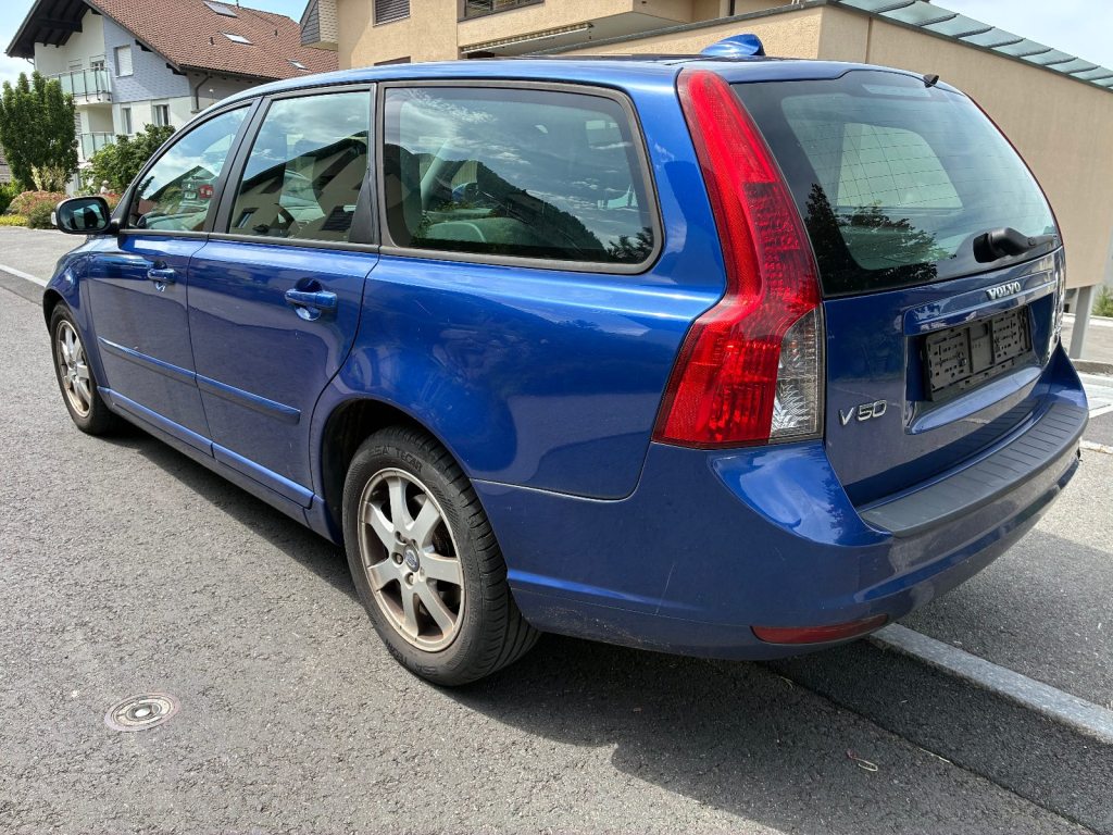 VOLVO V50 2.0 D Kinetic, Diesel, Occasioni / Usate, Manuale - 2