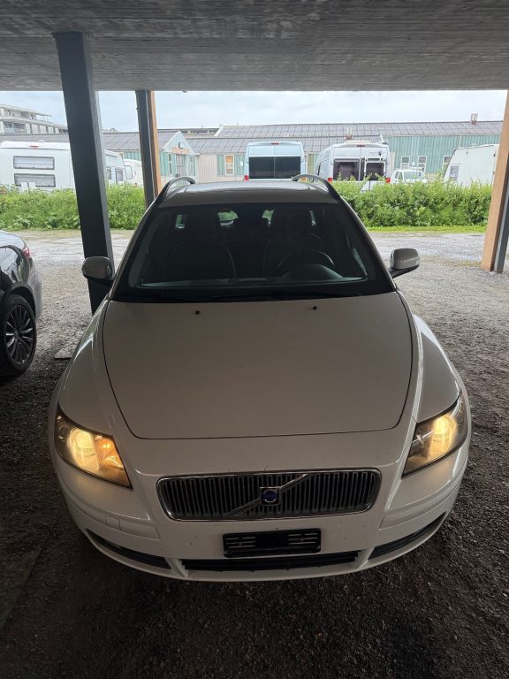 VOLVO V50 2.4 D5 Basis