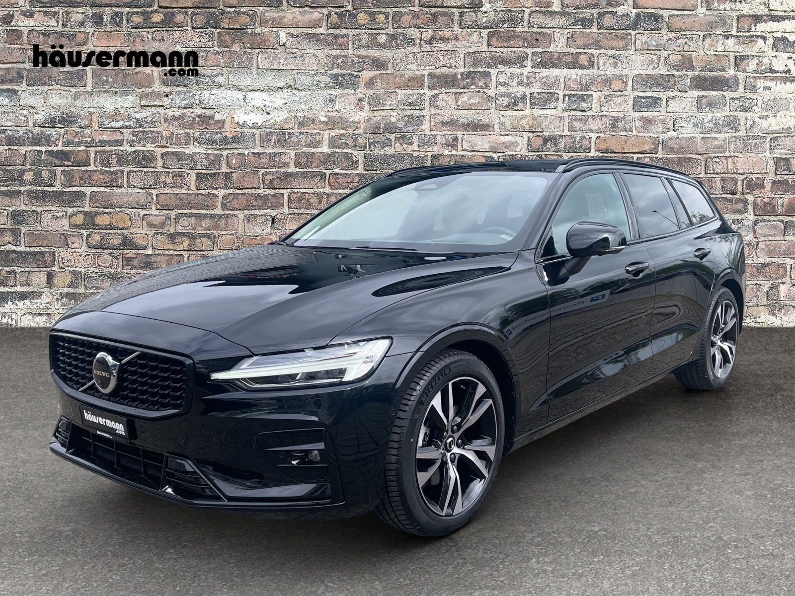 VOLVO V60 2.0 B4 Ultra Dark