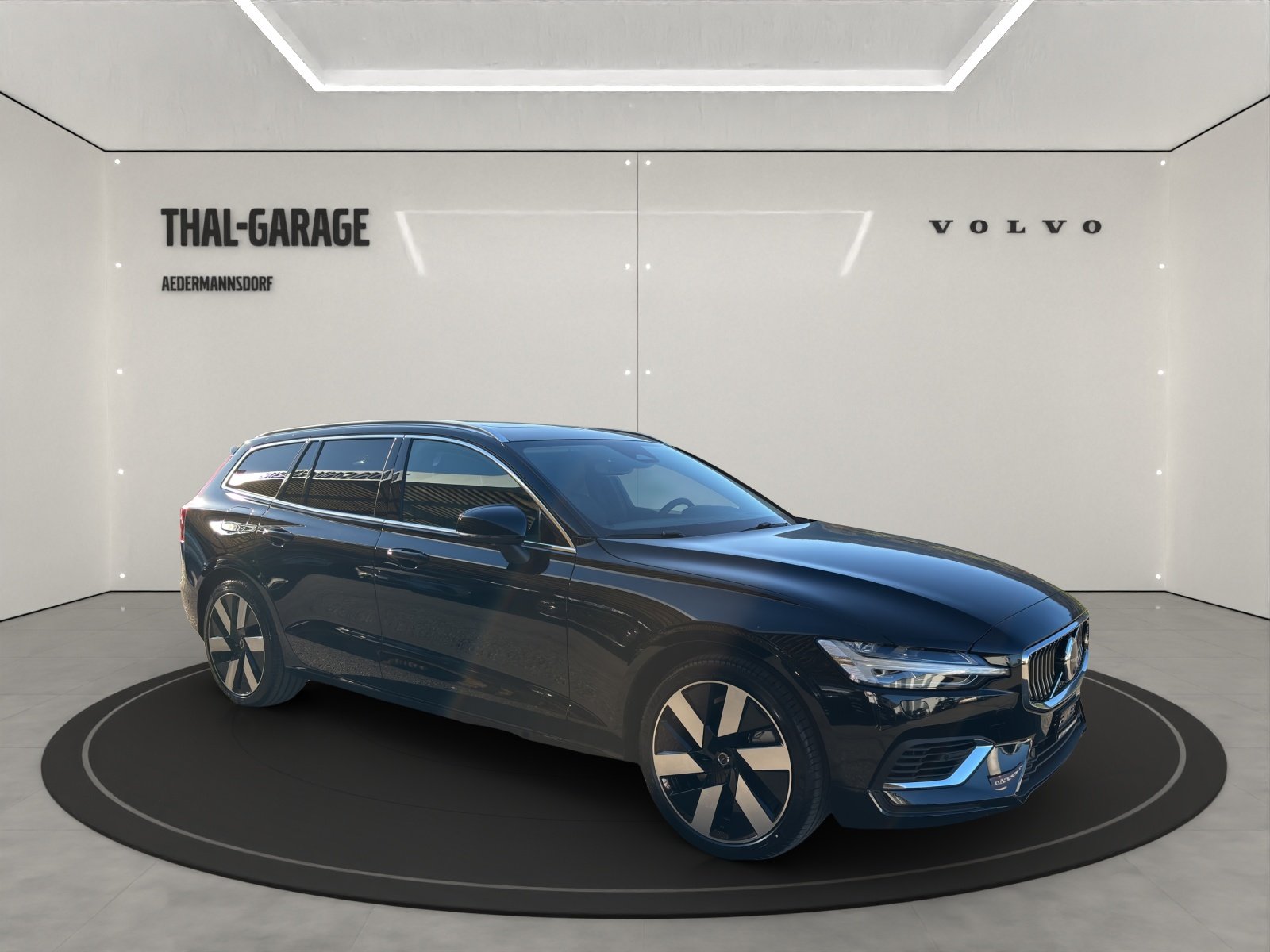 VOLVO V60 2.0 T8 TE Ultra Bright eAWD, Plug-in-Hybrid Petrol/Electric, New car, Automatic - 3