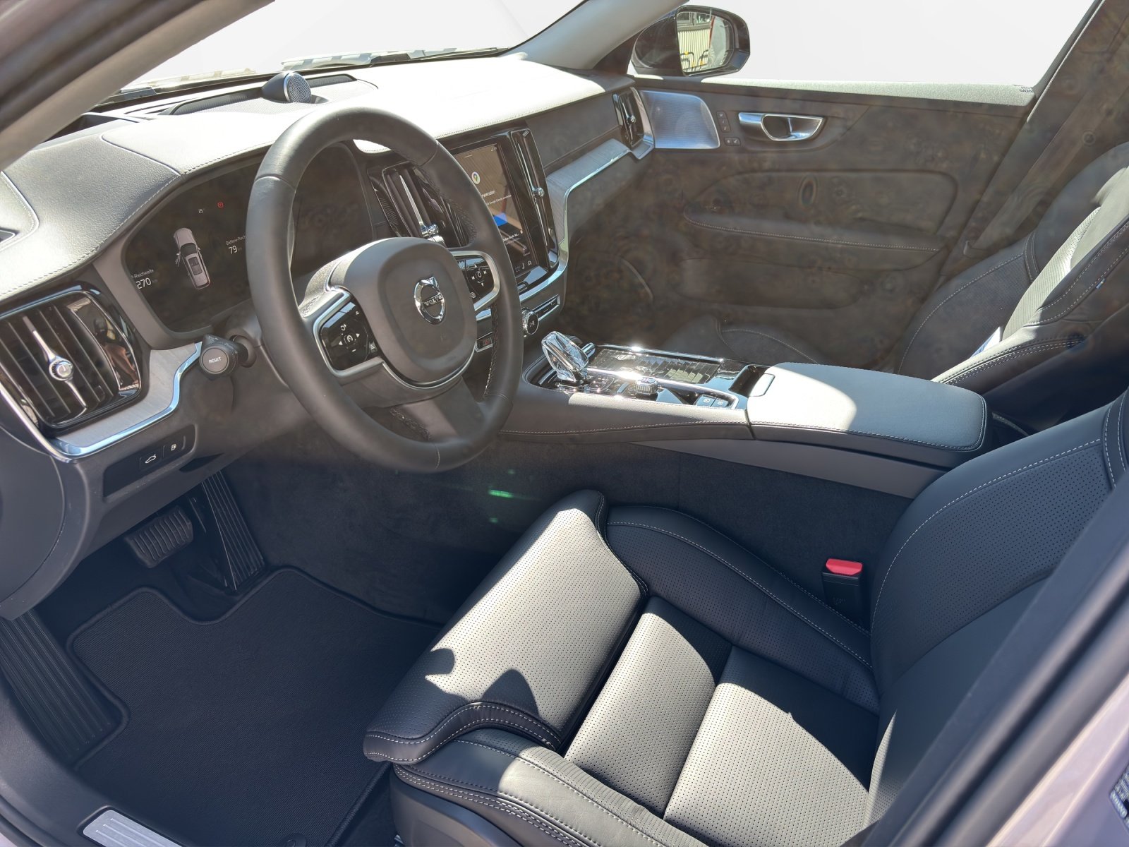 VOLVO V60 2.0 T8 TE Ultra Dark eAWD, Plug-in-Hybrid Petrol/Electric, New car, Automatic - 4