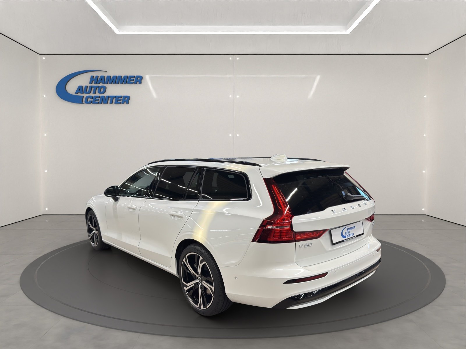 VOLVO V60 2.0 B4 Ultra Dark, Mild-Hybrid Benzin/Elektro, Neuwagen, Automatik - 3