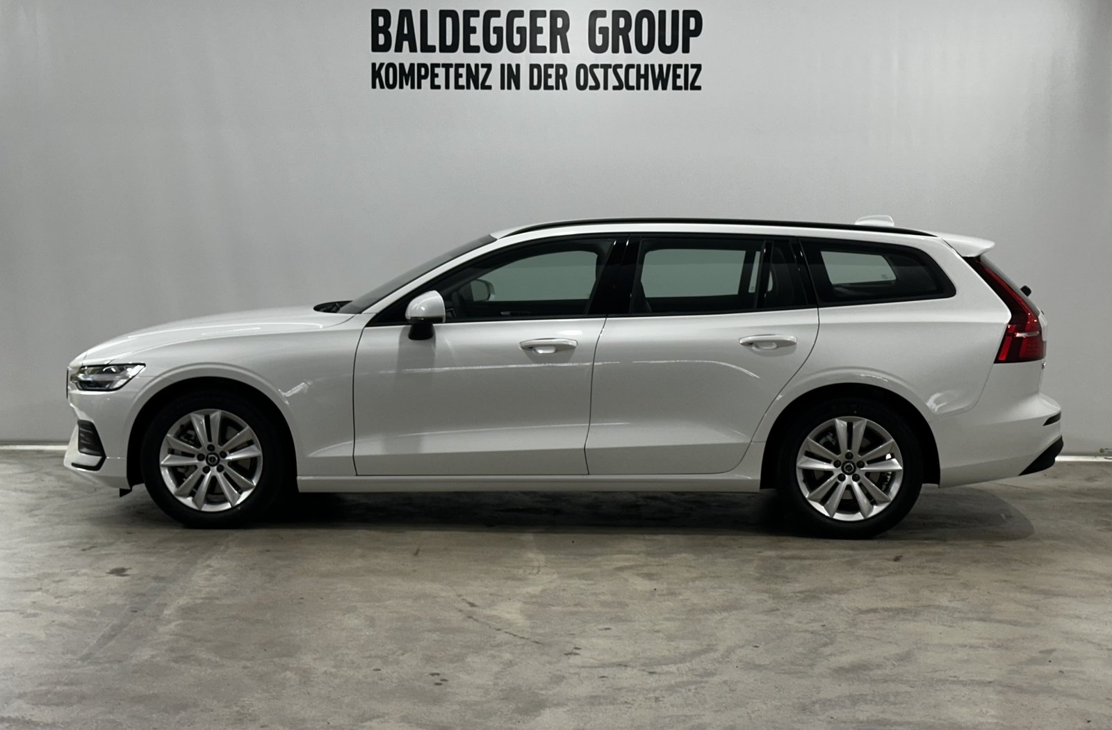 VOLVO V60 2.0 B4 Core, Hybride Intégral Essence/Électricité, Voiture nouvelle, Automatique - 2