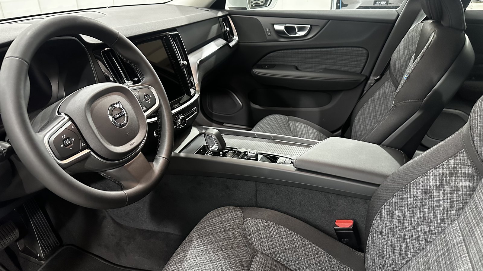 VOLVO V60 2.0 B4 Core, Hybride Intégral Essence/Électricité, Voiture nouvelle, Automatique - 4