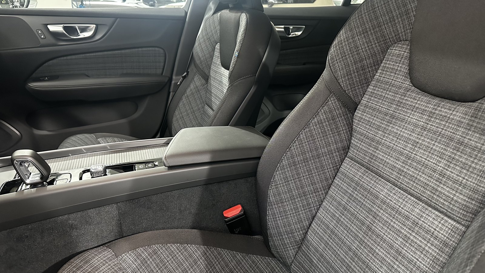 VOLVO V60 2.0 B4 Core, Hybride Intégral Essence/Électricité, Voiture nouvelle, Automatique - 6