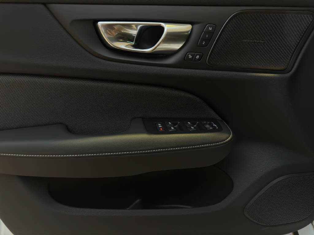 VOLVO V60 2.0 T6 TE Plus Dark eAWD, Hybride Rechargeable Essence/Électricité, Voiture nouvelle, Automatique - 7