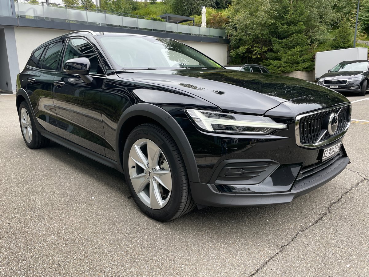 VOLVO V60 Cross Country B5 Mild Hybrid Core AWD Geartronic, Hybride Léger Essence/Électricité, Voiture nouvelle, Automatique - 3