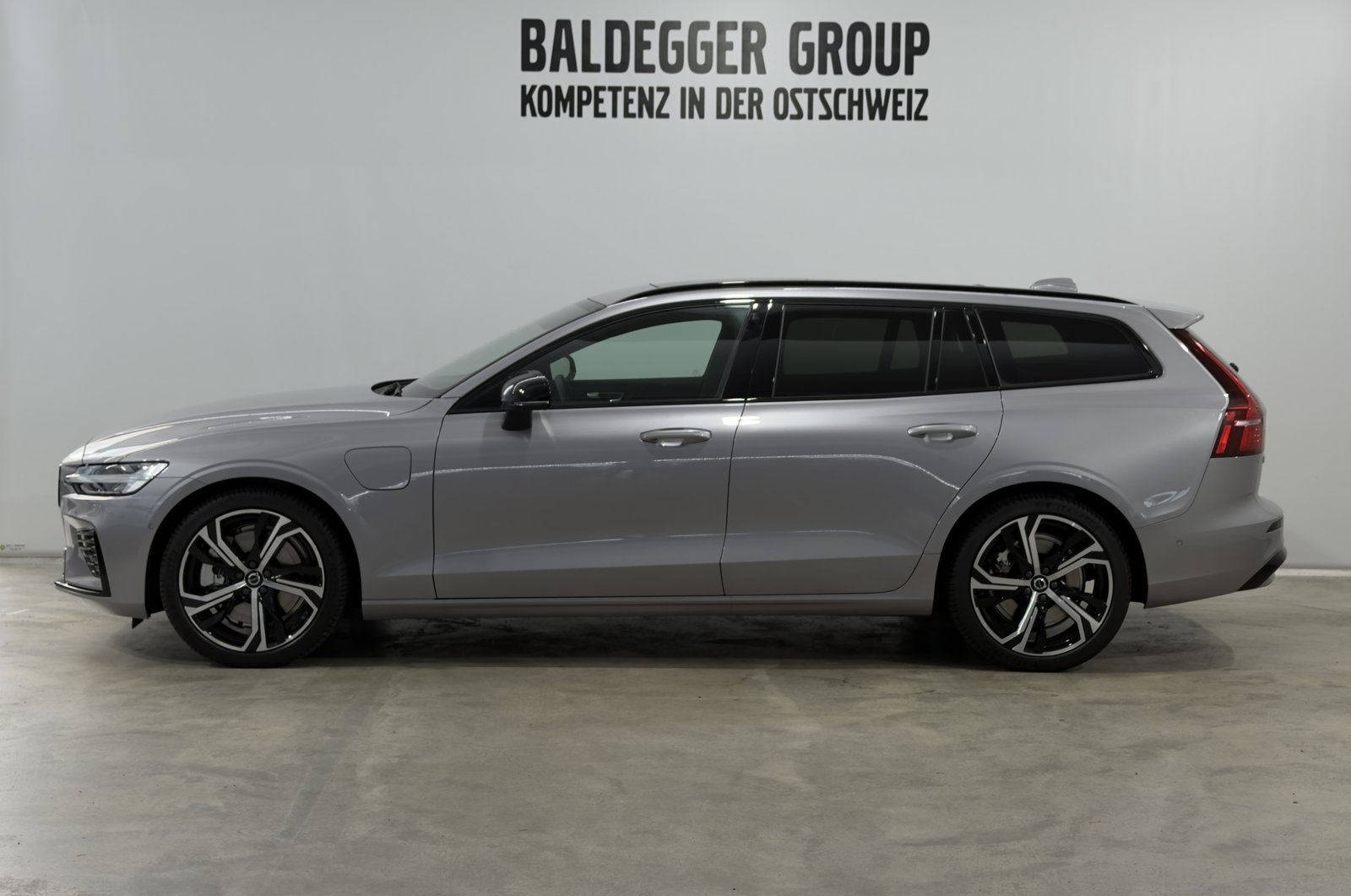 VOLVO V60 2.0 T6 TE Ultra Dark eAWD, Hybride Integrale Benzina/Elettrica, Auto nuove, Automatico - 2