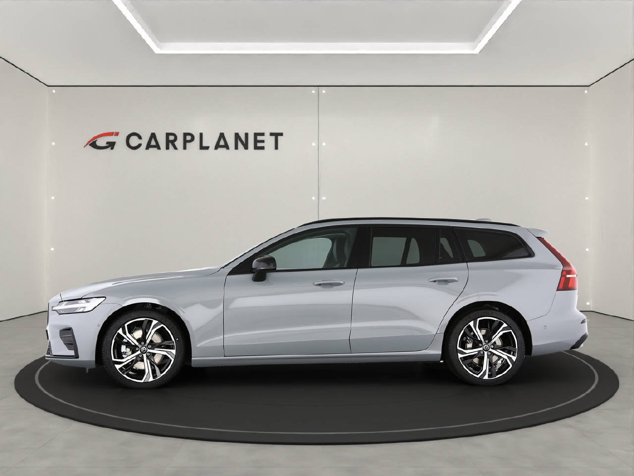 VOLVO V60 2.0 B4 Plus Dark, Mild-Hybrid Petrol/Electric, New car, Automatic - 2