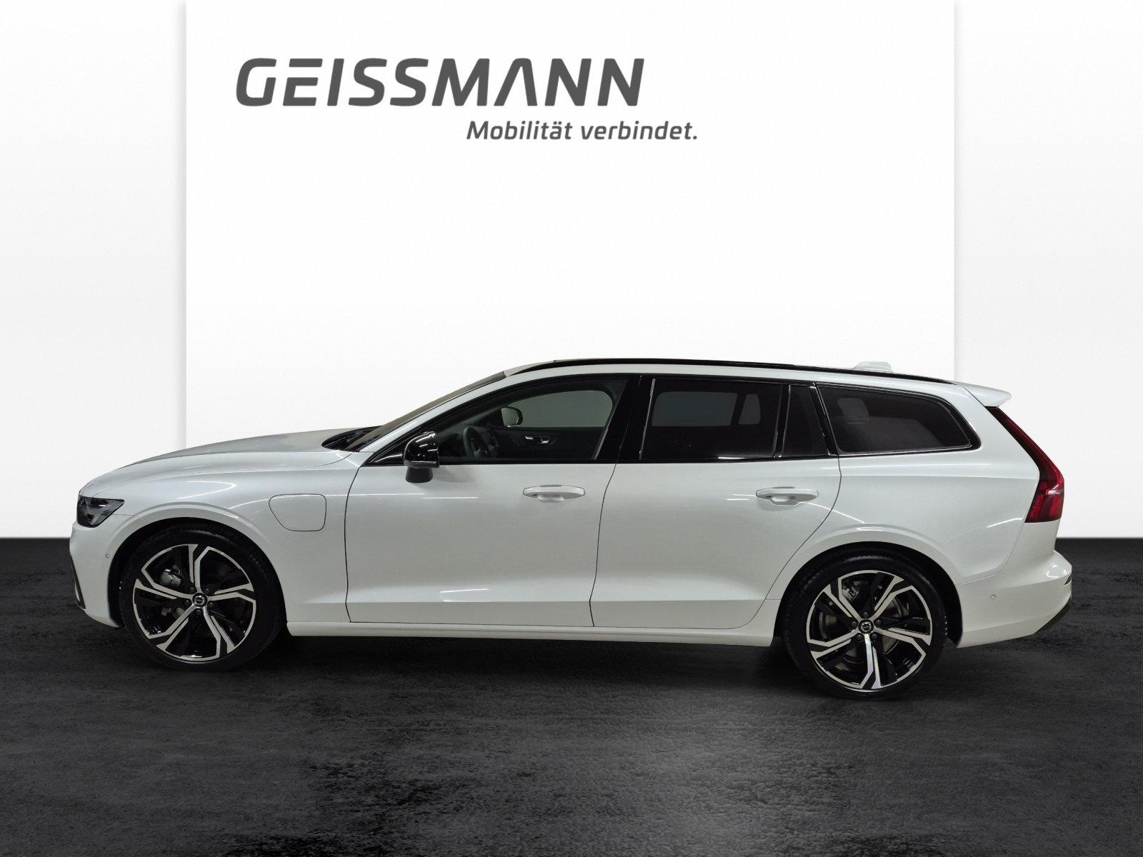 VOLVO V60 2.0 T8 TE Ultra Dark eAWD, Plug-in-Hybrid Petrol/Electric, New car, Automatic - 3