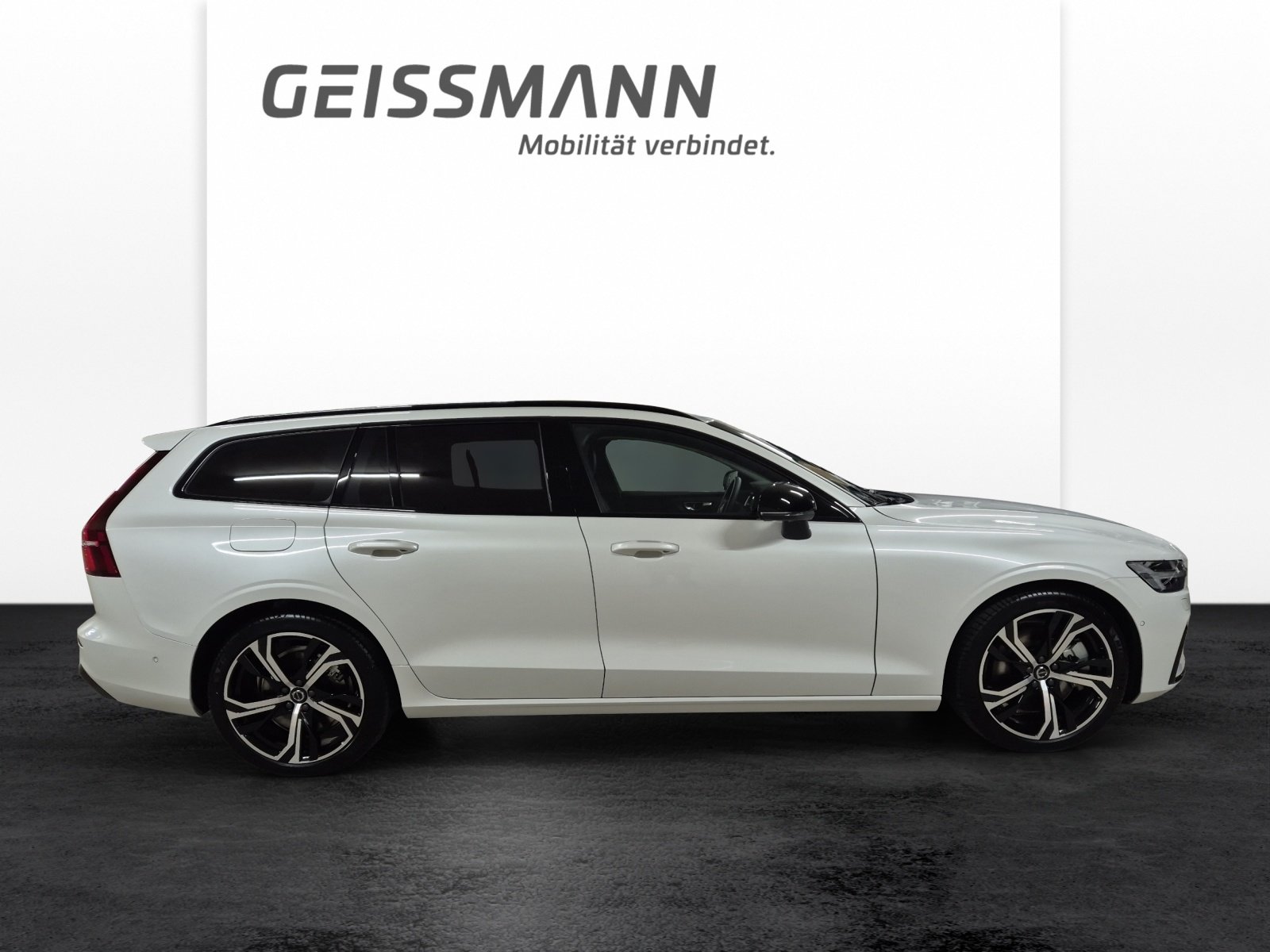 VOLVO V60 2.0 T8 TE Ultra Dark eAWD, Plug-in-Hybrid Petrol/Electric, New car, Automatic - 4