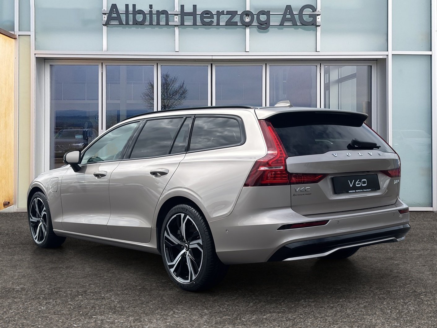 VOLVO V60 2.0 T8 TE Ultra Dark eAWD, Hybride Rechargeable Essence/Électricité, Voiture nouvelle, Automatique - 3