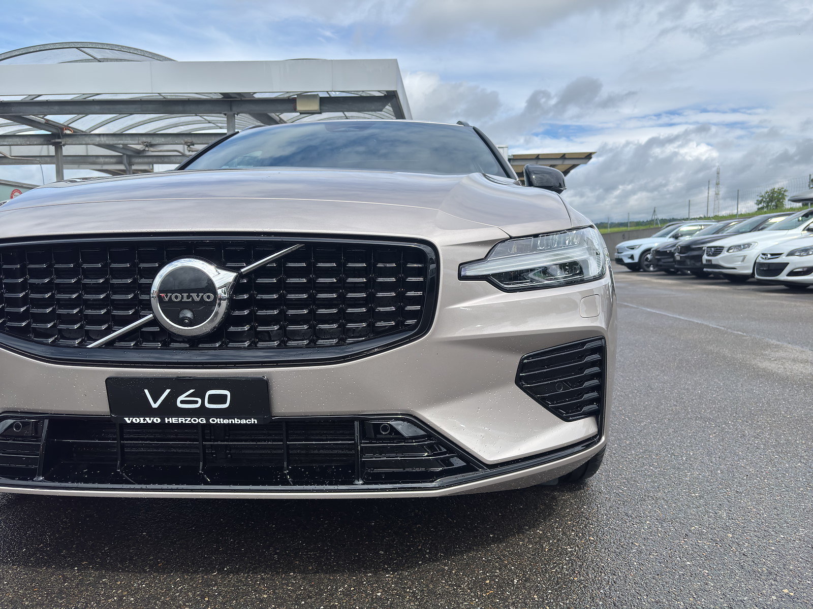 VOLVO V60 2.0 T8 TE Ultra Dark eAWD, Hybride Rechargeable Essence/Électricité, Voiture nouvelle, Automatique - 7