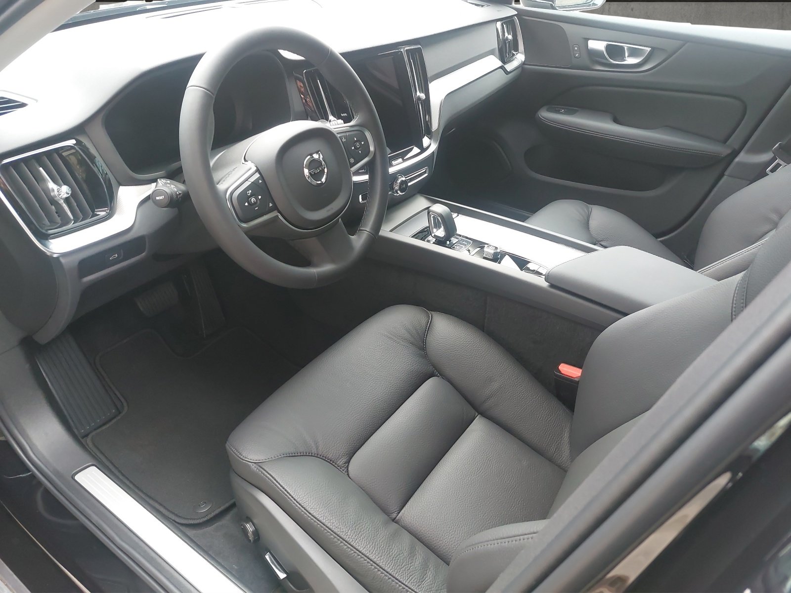 VOLVO V60 2.0 B3 Core, Hybride Leggero Benzina/Elettrica, Auto nuove, Automatico - 2