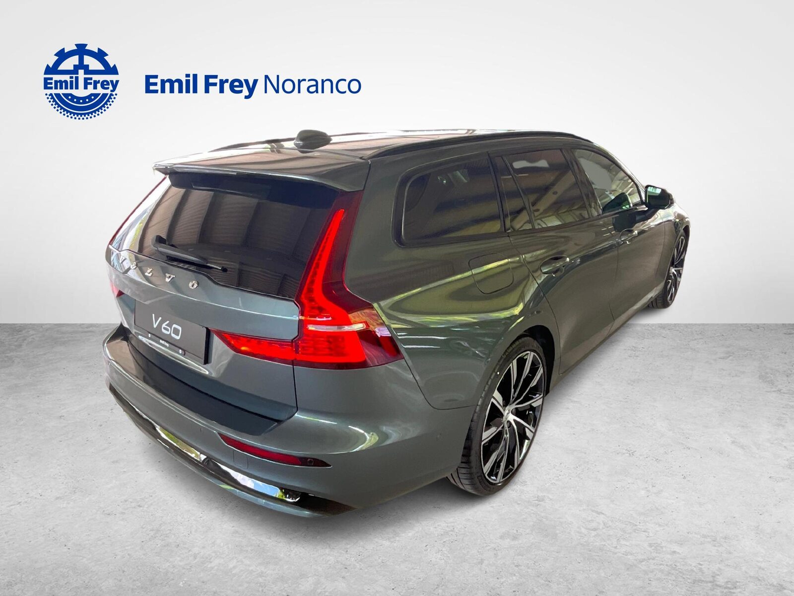 VOLVO V60 2.0 B4 Plus Dark, Mild-Hybrid Petrol/Electric, New car, Automatic - 5