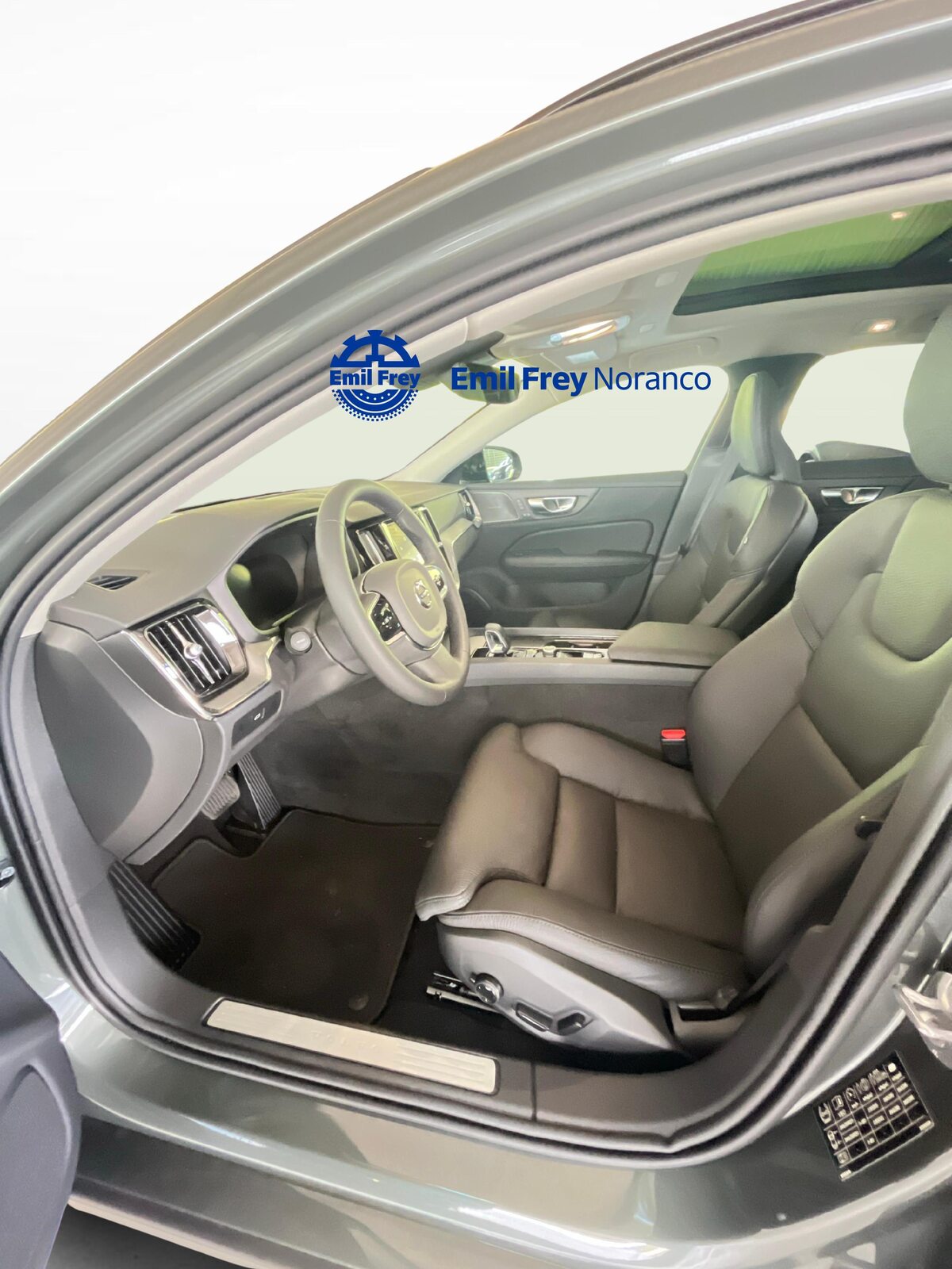 VOLVO V60 2.0 B4 Plus Dark, Mild-Hybrid Petrol/Electric, New car, Automatic - 6