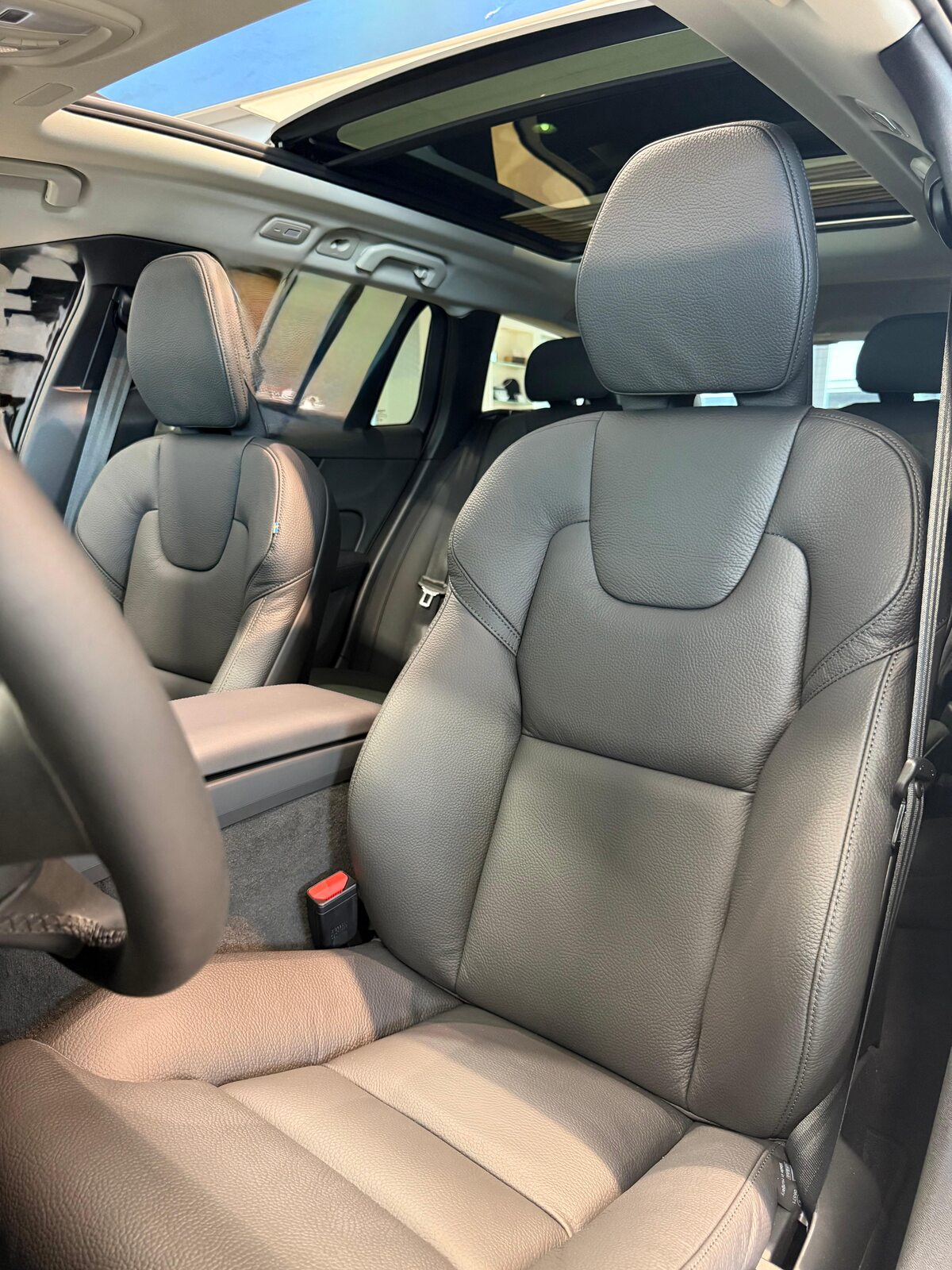VOLVO V60 2.0 B4 Plus Dark, Mild-Hybrid Petrol/Electric, New car, Automatic - 7