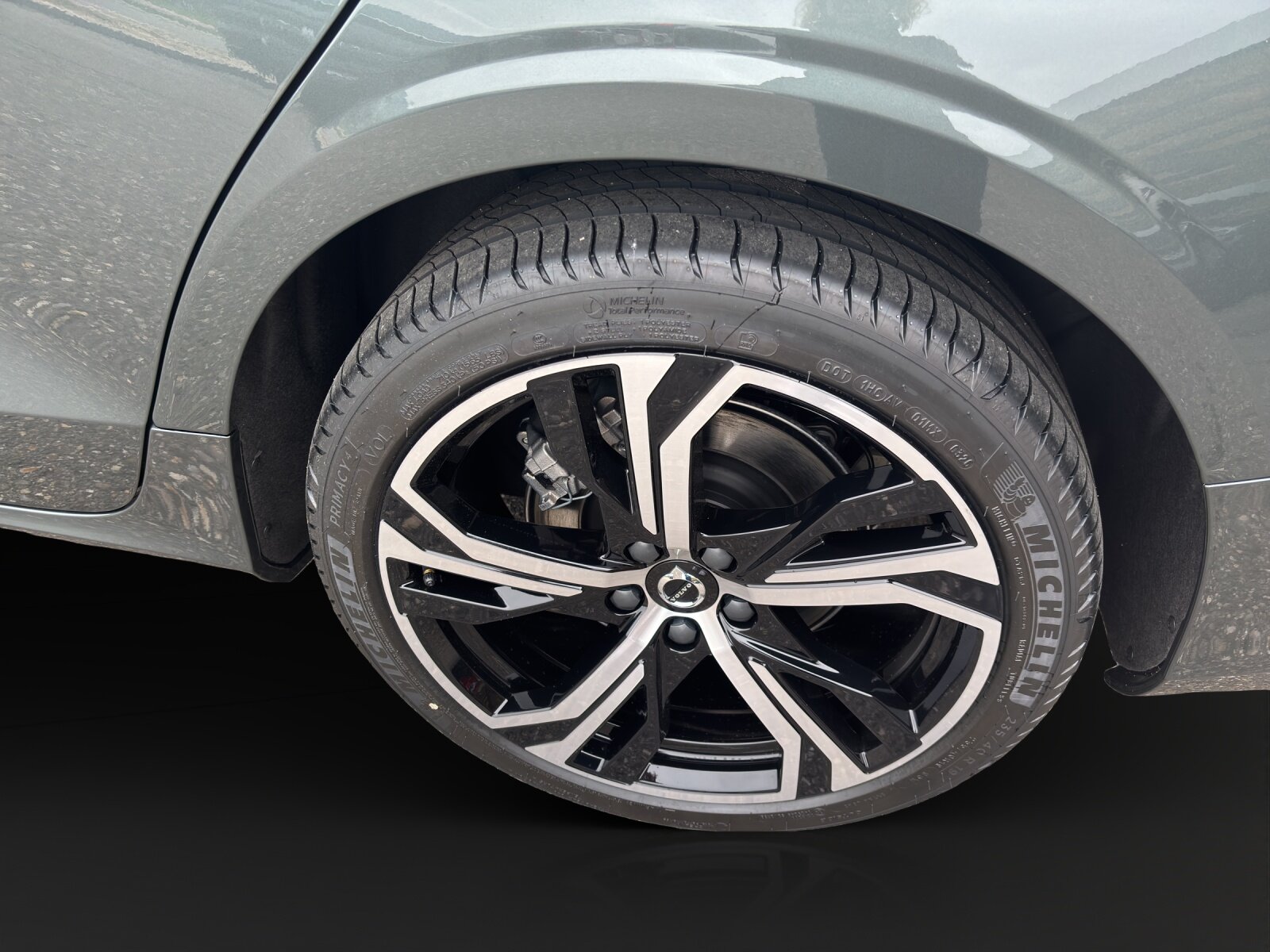 VOLVO V60 2.0 B4 Plus Dark, Mild-Hybrid Benzin/Elektro, Neuwagen, Automatik - 2