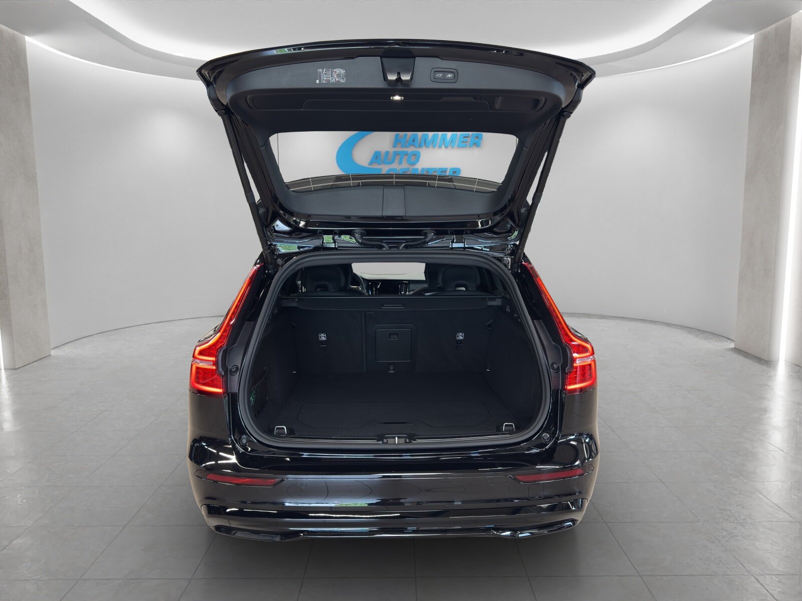 VOLVO V60 2.0 B4 Plus Dark, Mild-Hybrid Petrol/Electric, New car, Automatic - 5