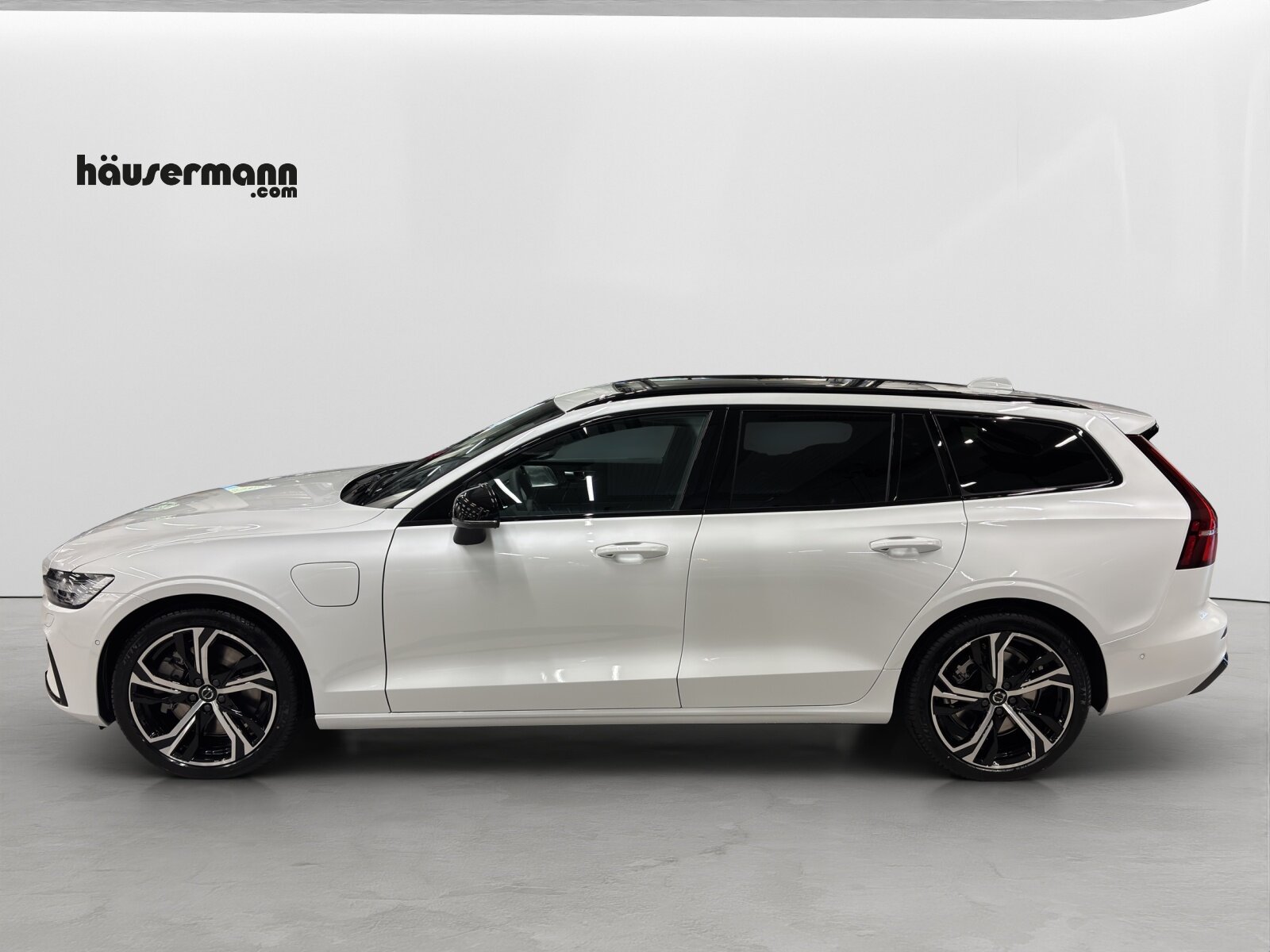 VOLVO V60 2.0 T6 TE Ultra Dark eAWD, Plug-in-Hybrid Benzina/Elettrica, Auto nuove, Automatico - 2