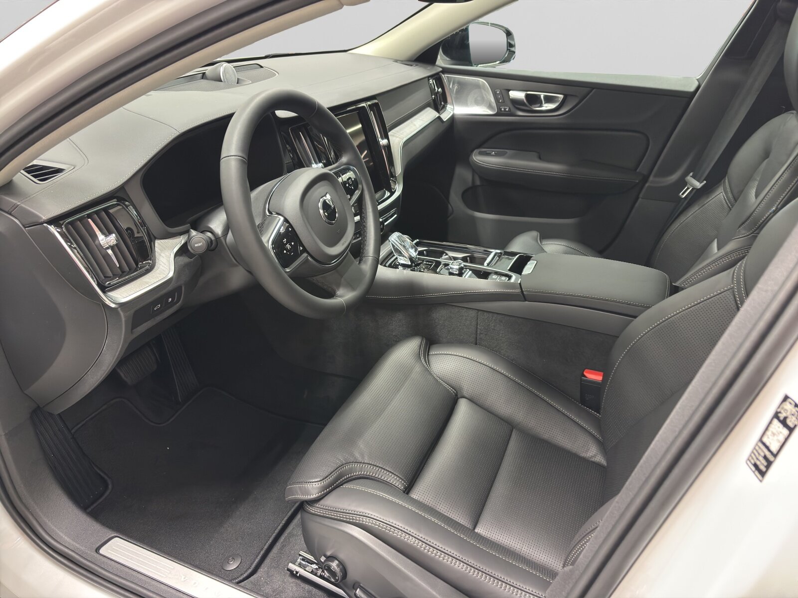 VOLVO V60 2.0 T6 TE Ultra Dark eAWD, Plug-in-Hybrid Benzina/Elettrica, Auto nuove, Automatico - 4