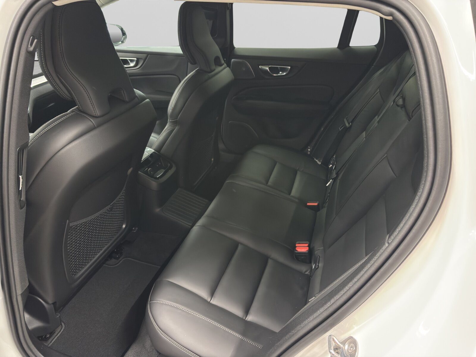 VOLVO V60 2.0 T6 TE Ultra Dark eAWD, Plug-in-Hybrid Benzina/Elettrica, Auto nuove, Automatico - 5