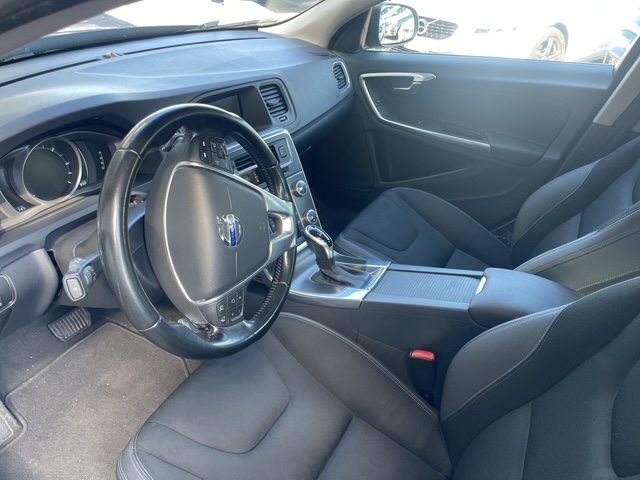 VOLVO V60 2.0 D4 Momentum S/S, Diesel, Occasion / Utilisé, Automatique - 5