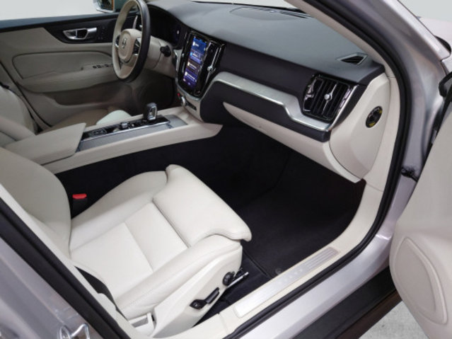 VOLVO V60 CC B4 Plus AWD, Mild-Hybrid Diesel/Elektro, Occasion / Gebraucht, Automatik - 7