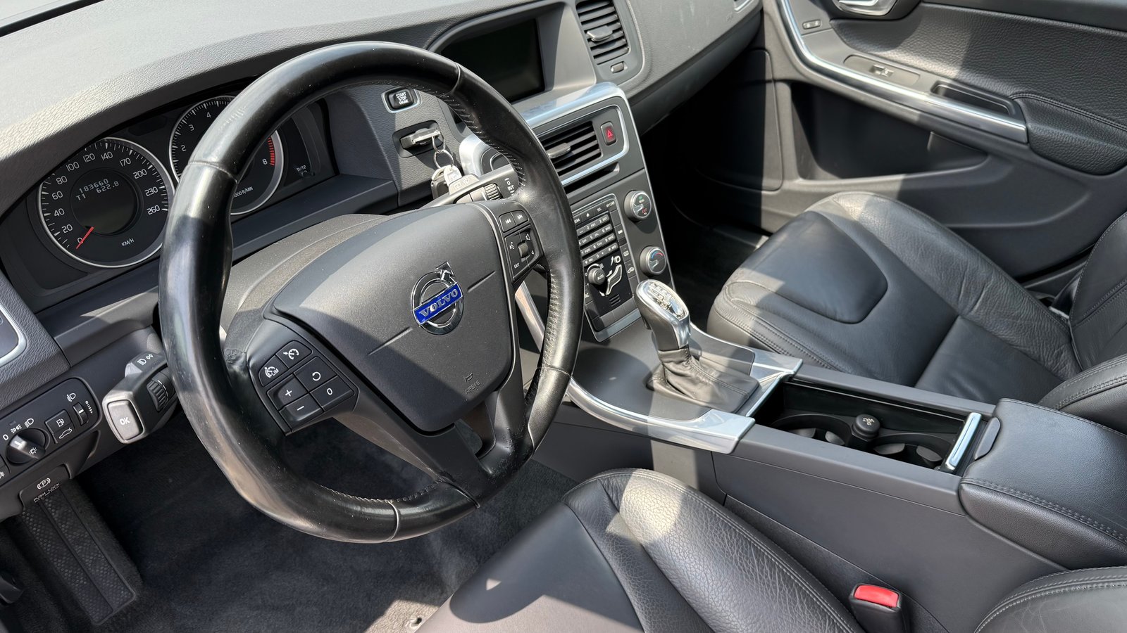 VOLVO V60 T4 Kinetic Powershift, Petrol, Second hand / Used, Automatic - 3
