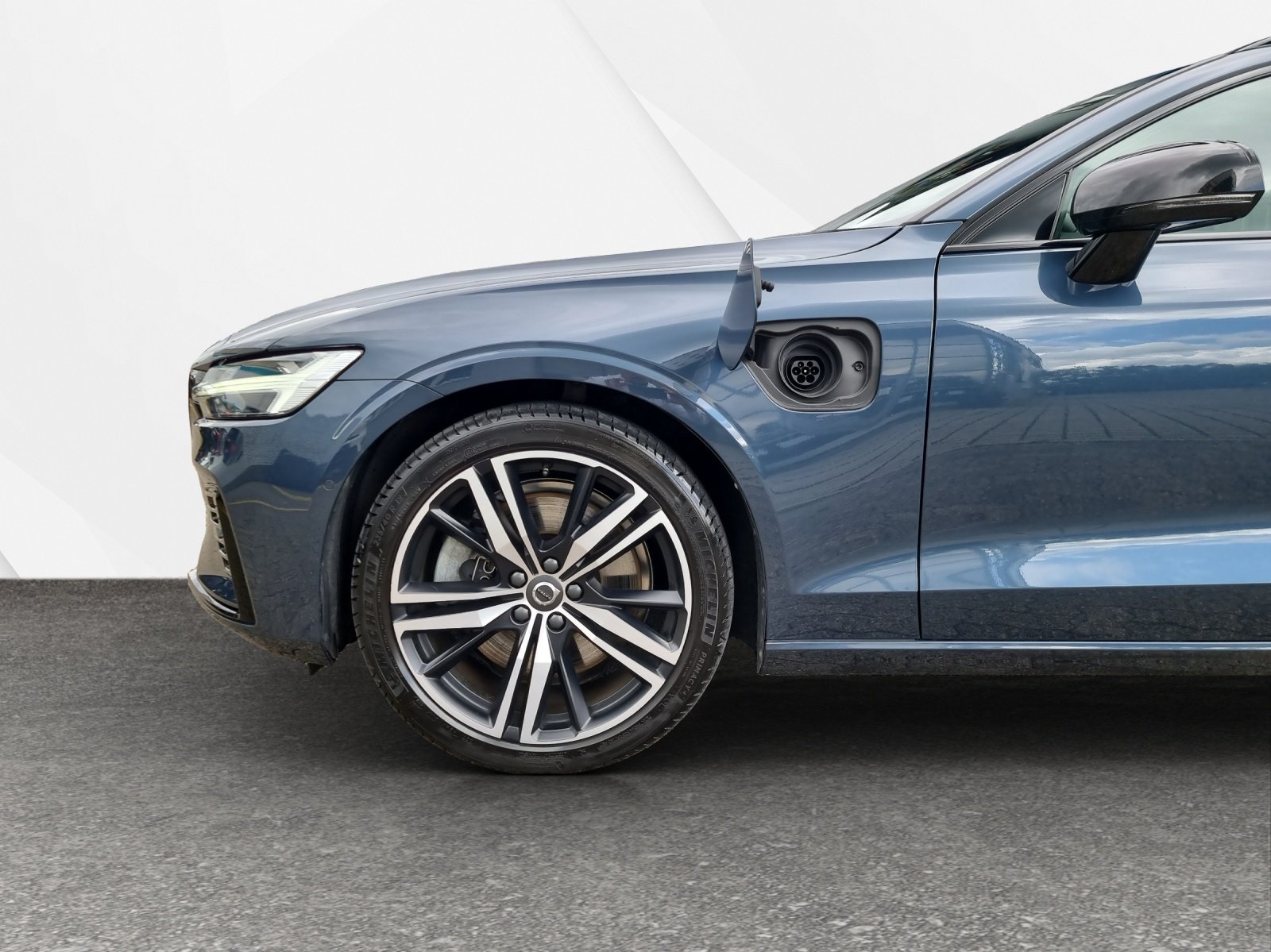 VOLVO V60 2.0 T6 TE R-Design eAWD, Plug-in-Hybrid Petrol/Electric, Second hand / Used, Automatic - 7